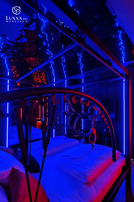 LUXXX -  Adults only apartment in Warsaw